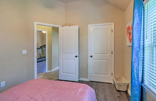 Unwind Fireside! Harker Family Retreat with Yard - Foto 20