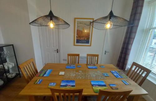 Stunning Village Centre Holiday Home - Photo 8