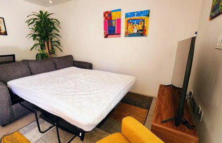 Chic Townhome Retreat nestled Downtown - Foto 3