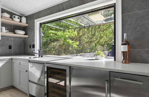 Wainscott Woods by Rove Travel - Luxe Estate with Pool - Foto 16