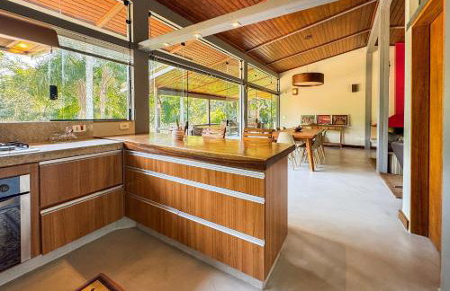 Casa térrea de alto padrão com piscina e cozinha de cinema na Granja Viana - Foto 40