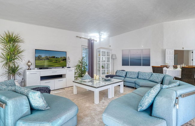 Golfinhos Magnificent Spacious 5 Bedroom Villa - Foto 2