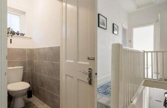 Modern 4 Bedroom House In Woodgreen - Foto 45