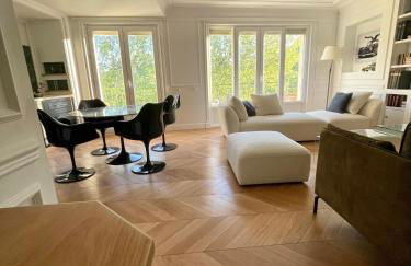 Apparemment luxueux niché dans les arbres - Foto 1