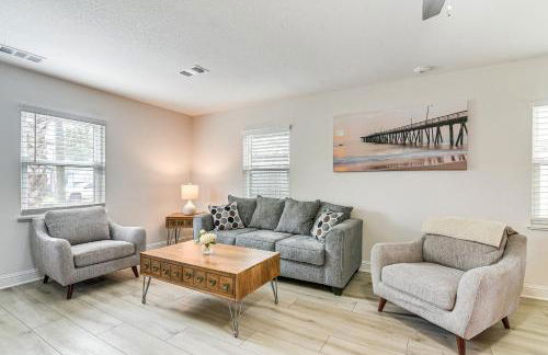 Steps to Seawall Fenced Family Home in Galveston! - Foto 6