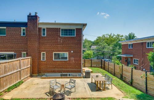 Arlington Townhome with Furnished Patio! - Photo 25