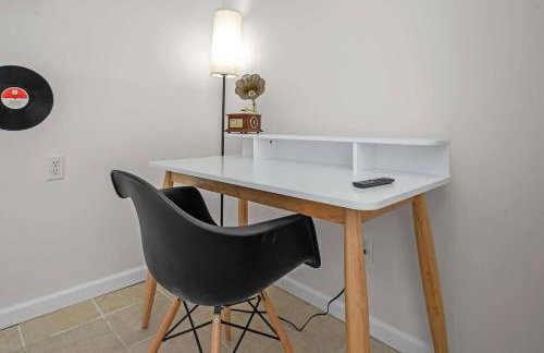 Family Retreat in Birmingham, 7BR 4BA - Photo 15