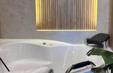 Family & Business Apartments PREMIUM SPA No 3 - 2 Bedroom with Private Jacuzzi, Balcony, Parking - Foto 2