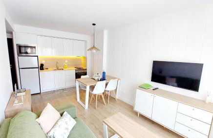 Primera Línea con Vistas al Mar y Piscina - Foto 4