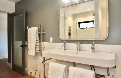 Naples Luxury Retreat - 3 BDR Stay for 6 w Rooftop Patio - Photo 20