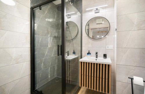 Cozy Warsaw Apart with Gym close to the Airport and City Centre - Foto 12