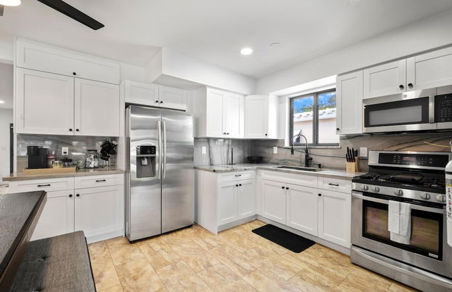 Stunning 3 Bd Pool House w Enchanting Water Views - Foto 4