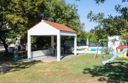 House Runjic w pool large garden and playground - Foto 23