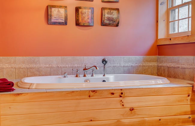 Mount Snow Cabin with Private Hot Tub by RedAwning - Foto 24