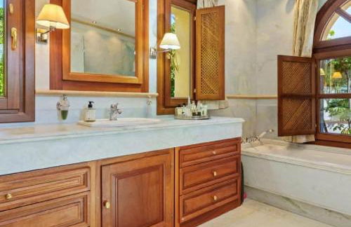 This exquisite Andalusian-style villa - Foto 6