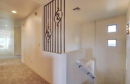 Epic 6BR with Pool, Spa and Fire Pit - Walk to Trails - Foto 45