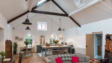 CHESTER'S ONLY TIN CHAPEL - UNIQUE, SPACIOUS 2 BEDROOMS, GARDEN AND FREE PARKING - Foto 2