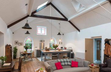 CHESTER'S ONLY TIN CHAPEL - UNIQUE, SPACIOUS 2 BEDROOMS, GARDEN AND FREE PARKING - Foto 2