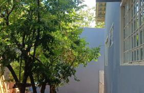 Casa grande, ar em todos os quartos, cabe 3 carros - Foto 4