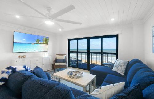 Luxury direct oceanfront corner with large private balcony, heated pool and garage - Photo 1