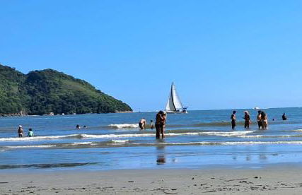 Ponta da Praia amplo 3dorm 3ban frente ao mar - Foto 53