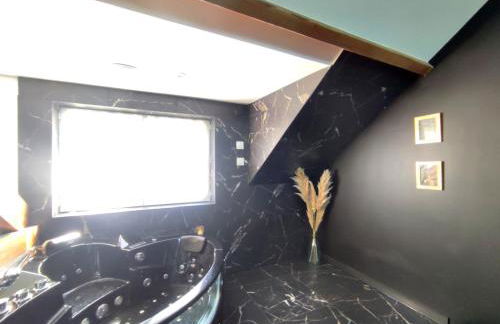 Love Room à Montargis - Photo 14