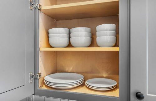 Stylish Phoenix Suite by Zenia Stays - Central & Cozy Escape - Foto 28