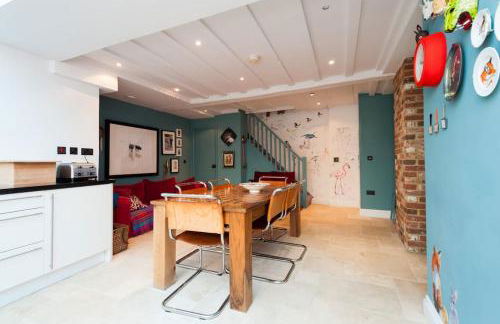 Charming Tudor riverside house - Foto 40