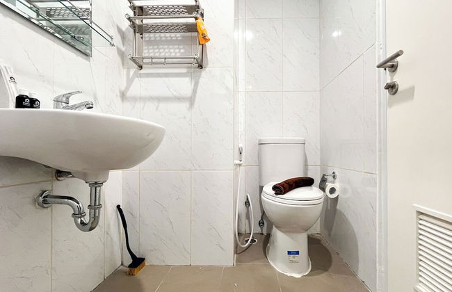 Modern Studio Room Apartment At Tamansari Skylounge Makassar - Foto 19