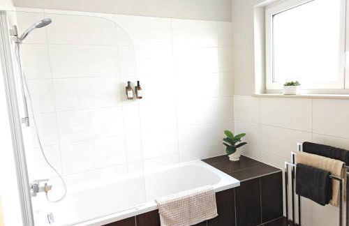 Glückshälfte - Moderne Haushälfte mit XXL-Parkplatz, Bike-Storage & Garten nahe Trier - Foto 11