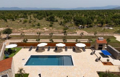 5 Bedroom Amazing Home In Bogatic - Foto 3