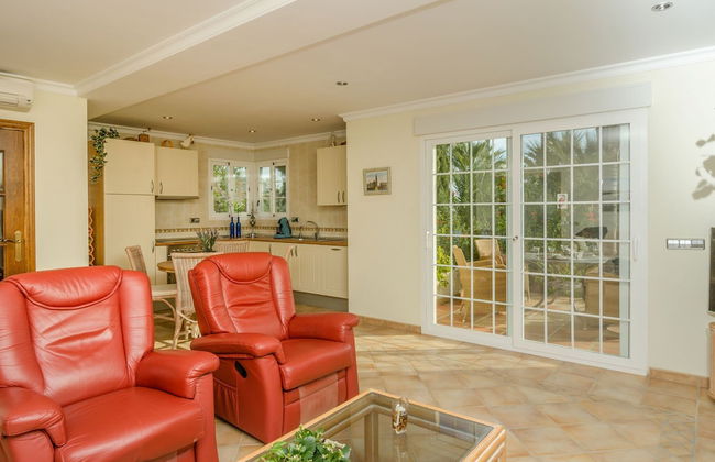 Sun-kissed Villa in Albir With Swimming Pool - Foto 2