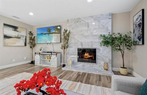 Entire Private Home with 3 Bedrooms 2 Bathrooms, Gated Yard, Garage, Hot Tub, 4-Beds, Golf, Mira Mesa, Available Now - Photo 31