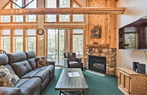 Chalet at Running Y Resort with Wraparound Deck! - Foto 1