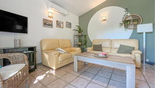 Awesome Home In Aramon With Outdoor Swimming Pool - Foto 4