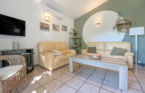 Awesome Home In Aramon With Outdoor Swimming Pool - Foto 4