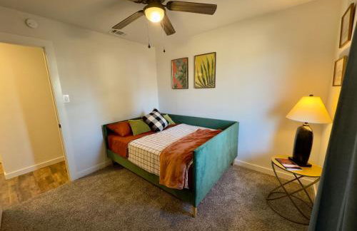 5 Star Stay Large Remodeled Modern 4BR Near UNT and TWU Sleeps 10 - Foto 28