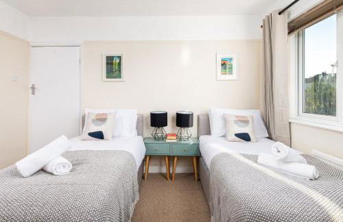 Long Stays-4bed house-Parking-By FabAccommodation - Foto 9