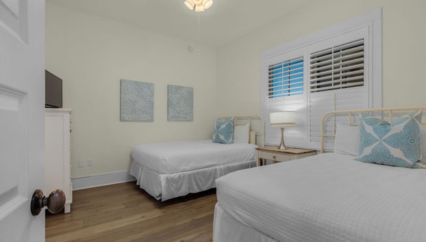 Coastal 3BR Condo With Pool & Shuttle : Snowbird Friendly! - Foto 3, Habitación