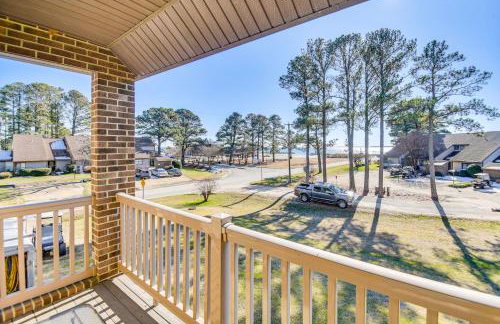 Walk to Beach: Home w/ Pool Access in White Stone - Photo 18
