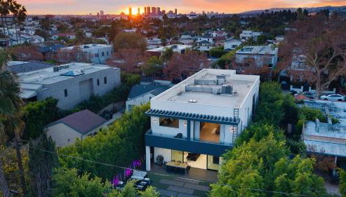 Private LA Retreat w Pool Hot Tub Fire Pit Near Melrose Ave The Martel House by AvantStay - Foto 3, Other