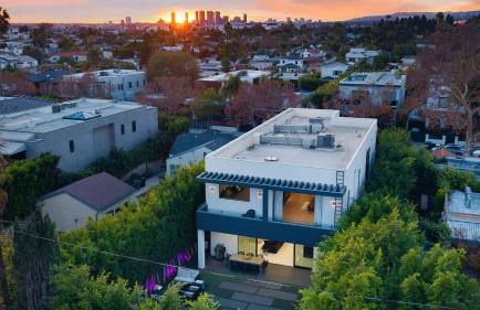 Private LA Retreat w Pool Hot Tub Fire Pit Near Melrose Ave The Martel House by AvantStay - Foto 3