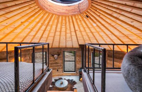 Mountain Yurt - Luxe Yellowstone Cabin I Condé Nast - Foto 3