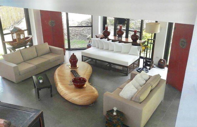 The Whitehouse by the Sea - Photo 15