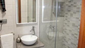 Céntrico exterior amplio 110 m. - Photo 5, Shower