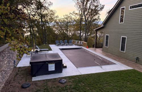 Riverbend Lodge Spacious Riverfront Home with Hot Tub Pool & Mountain view - Foto 5