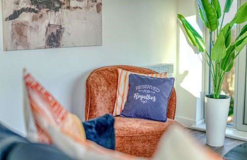 2-BR Near Salford Royal - City & Town Centre View - 1 Minute to Train & Tram Station - Sleeps 6 - Foto 70