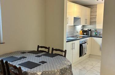 Castell Cottages Central with Parking - Foto 5