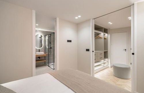 Location, Luxury & Style Best 5Bed in Madrid - Photo 19