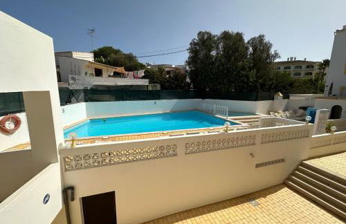 Host Wise - Lively Charming Apartment w Pool - Foto 35